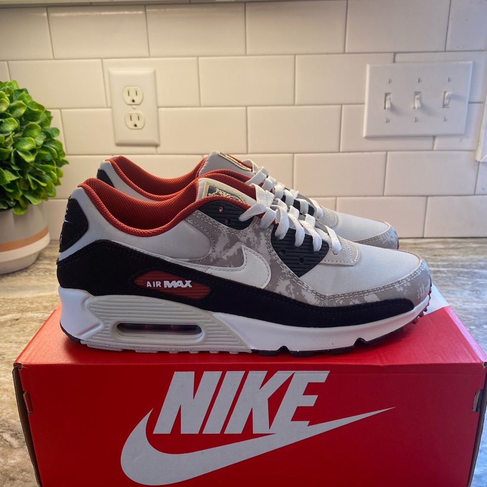 Size 9.5 - Nike Airmax 90s